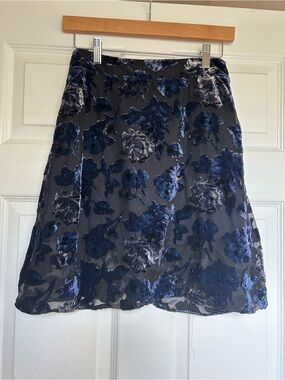 Forever 21 Navy and Black Floral Velvet A-Line Skirt